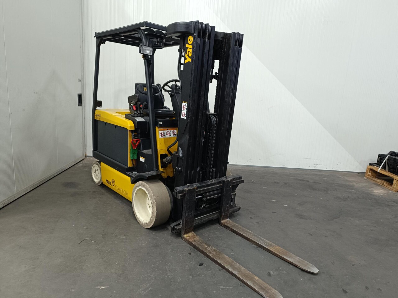 Yale ERC30AGF elektrische heftruck met quadmast